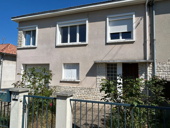 Maison à vendre à Niort - 102 m² dans quartier calme avec jardin et garages