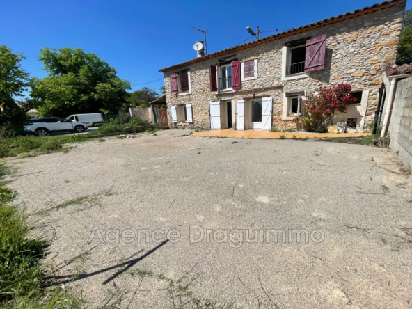Charmante bastide ancienne à rénover à Lorgues - 2 niveaux - 344 m² de terrain