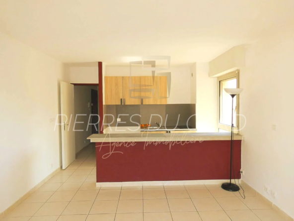 Vente Studio de 32m² à Uzès avec vue et parking - Investissement idéal