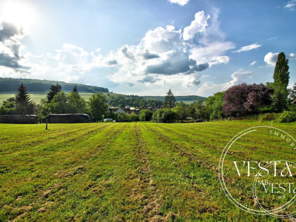 Terrain constructible de 780 m² à Blaisy-Bas avec vue dégagée