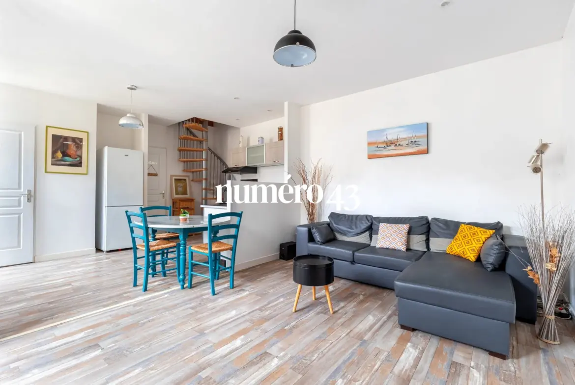 Maison en pierre rénovée de 70 m² avec jardin et garage à Podensac 