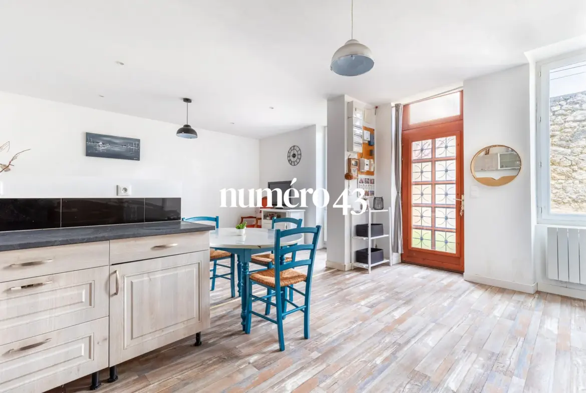 Maison en pierre rénovée de 70 m² avec jardin et garage à Podensac 