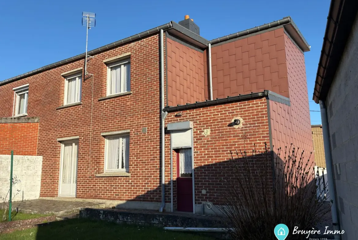Maison à vendre à Berlaimont avec grand jardin et potentiel de personnalisation 