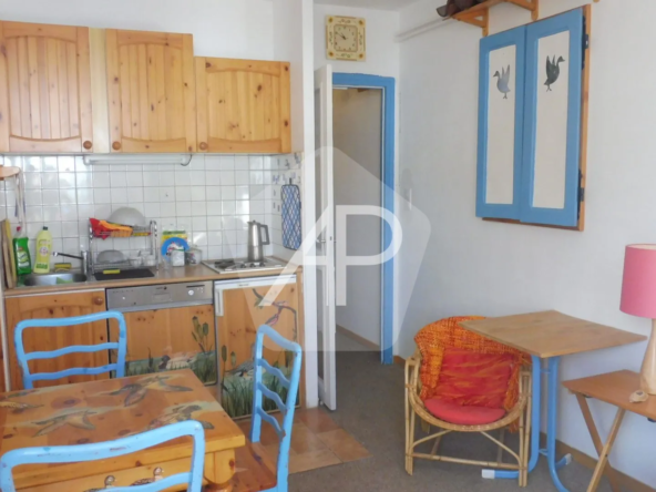 Appartement à Montgenèvre avec balcon à rénover, bon potentiel d'investissement