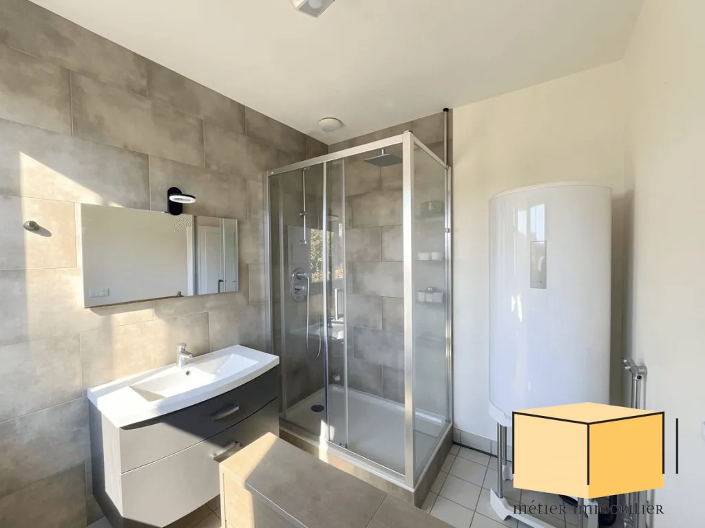 Appartement F3 à Belley avec terrasse, cellier et parking, faible charges 