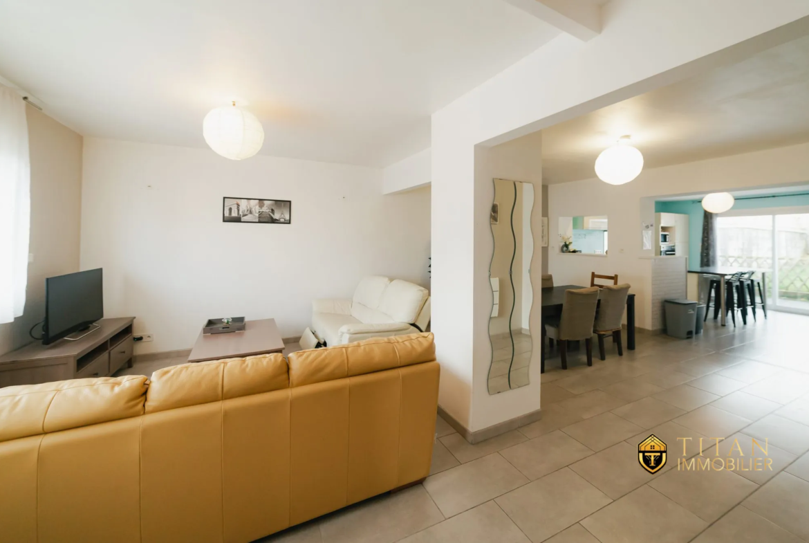 EXCLUSIVITÉ  Maison mitoyenne 100 m²  2 chambres + bureau  À 400 m de la plage  Grand-Fort-Philippe Maison mitoyenne 100 m² avec 2 chambres, bureau, terrasse et jardin à Grand-Fort-Philippe 