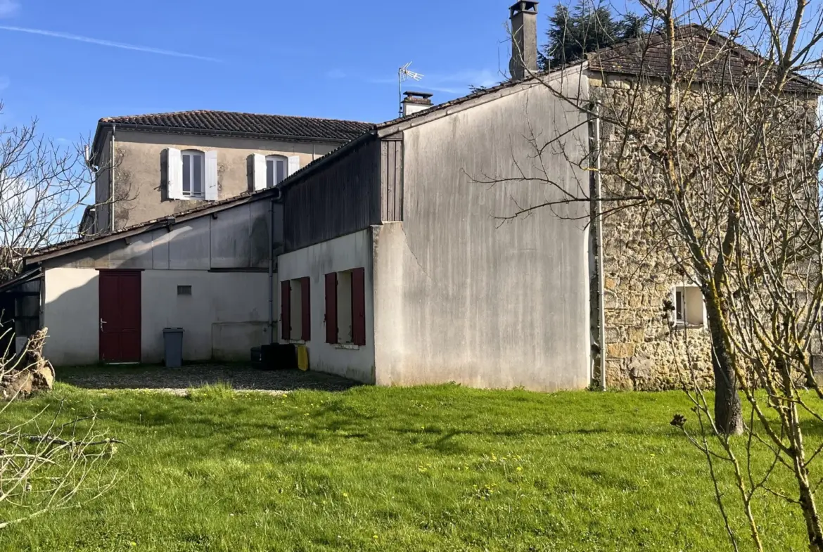 Maison ancienne avec jardin à Montignac-Toupinerie, 3 chambres, toiture neuve 