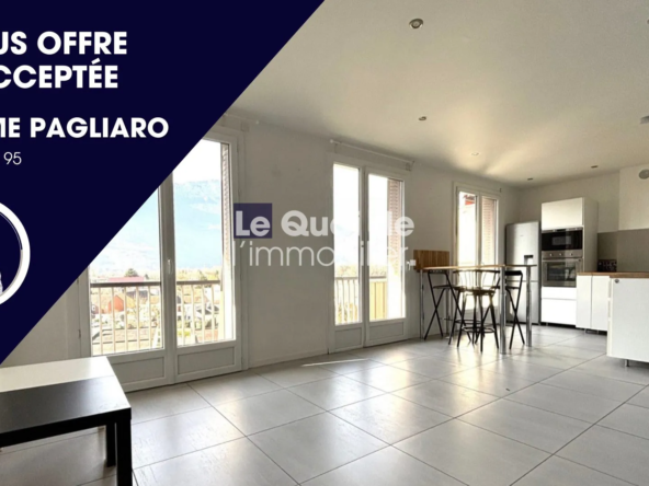 Appartement T2 rénové à Saint-Égrève avec balcon et parking