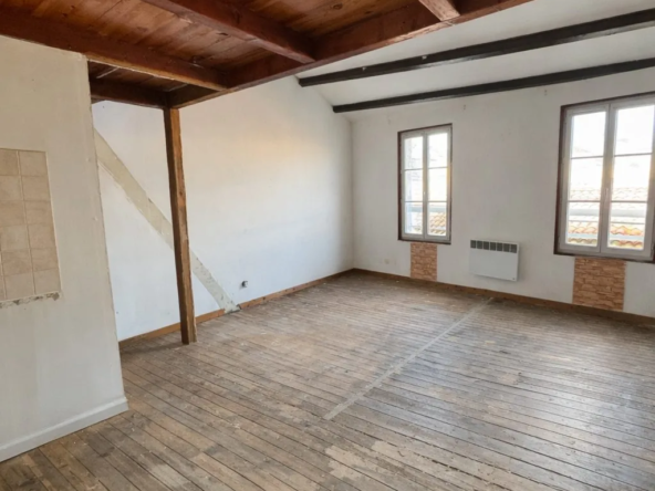 Appartement à rénover de 50 m² dans un immeuble en pierre à Bordeaux