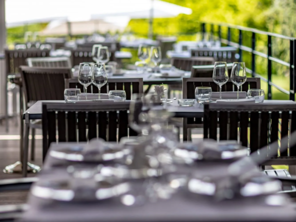 Fonds de commerce rentable à La Couture-Boussey avec terrasse et visibilité optimale