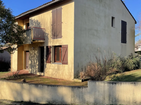 Maison individuelle à vendre à Villefranche-de-Rouergue - 100 m² avec jardin et garage