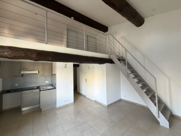Charmant appartement T2/3 rénové à Sainte-Maxime avec parking et vue dégagée