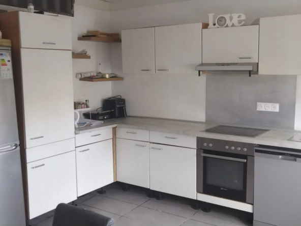 Charmante maison mitoyenne à Bouzonville avec garage et cour, 89 m² à rénover