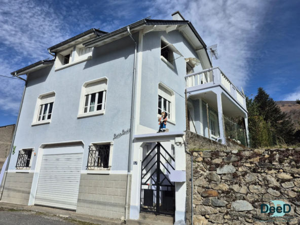 Maison à rénover avec garage, jardin et vue sur les montagnes à Sarrancolin
