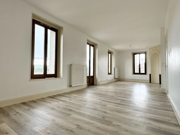 Appartement T4 à Pont-Saint-Vincent de 81,6 m² avec double salon et cuisine semi-équipée