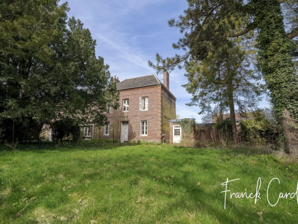 Maison de maître à Yerville à restaurer avec jardin et potentiel charmant