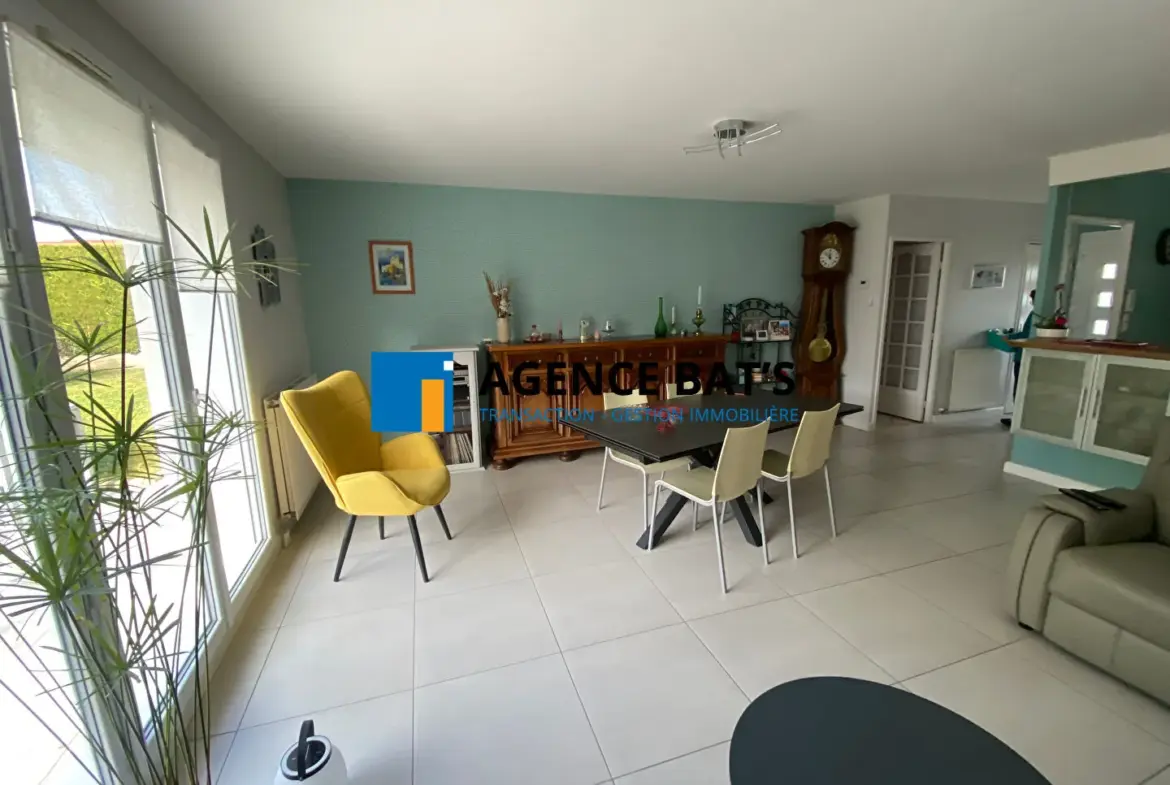 Maison F4 rénovée de 102m² avec garage à Roche la Molière 