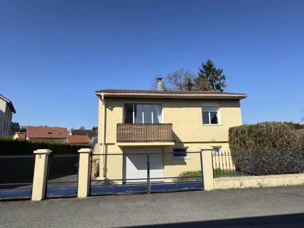 Maison T3 à Danjoutin avec grand terrain à rénover, proche commodités