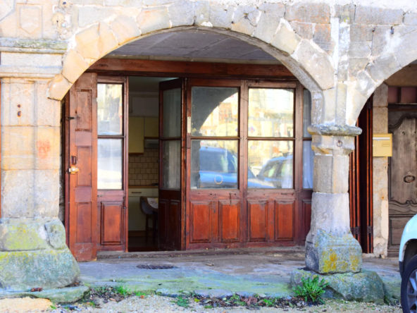 Maison de village rénovée à Pradelles (150 m²) avec jardin et garage