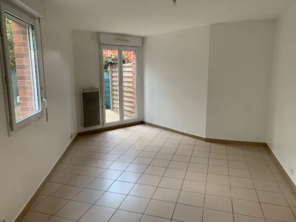 Appartement en rez-de-jardin avec jardin privé et parking à Neuilly-sur-Marne