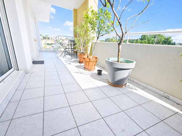 Appartement T3 à vendre à Montpellier Village avec terrasse et garage