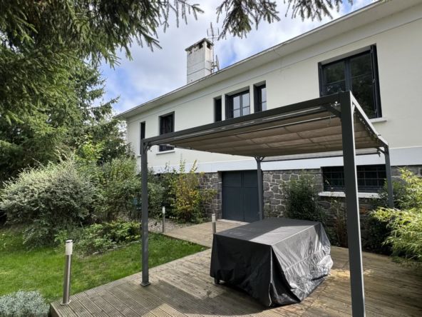Maison familiale de 150 m² avec piscine et terrain à Puy-Guillaume
