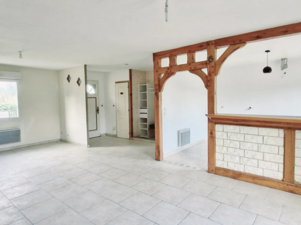 Maison de plain-pied à Clérey avec 4 chambres et garage, environnement calme