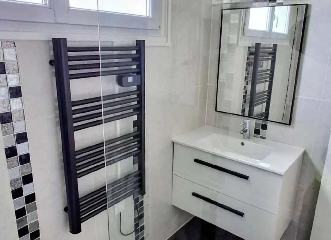 Appartement à vendre à Poitiers, 60m², 2 chambres, rénové, parking et cave 