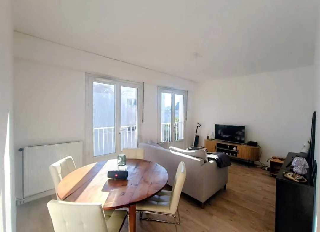 Appartement à vendre à Poitiers, 60m², 2 chambres, rénové, parking et cave 