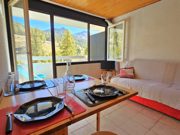 Studio de 21 m² à Vars, secteur Point Show avec balcon et parking privé