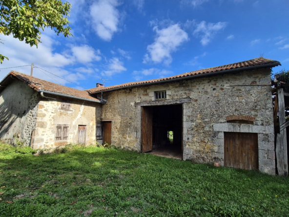 Grande grange à aménager à Cieux (87) avec vue dégagée et terrain de 1271 m²