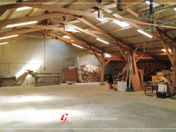 À vendre hangar de 378 m² à Saint-Caradec-Trégomel - Opportunité immobilière