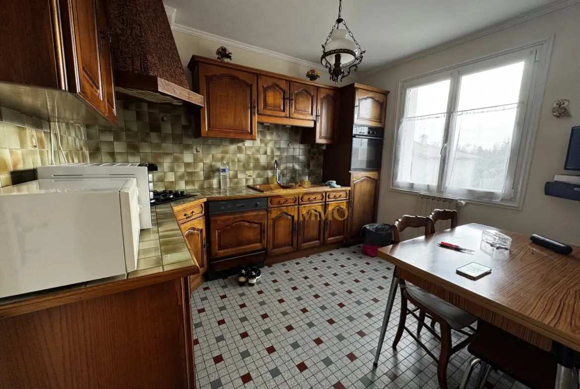 Maison 3 chambres avec sous-sol, garage et jardin à Secondigny 