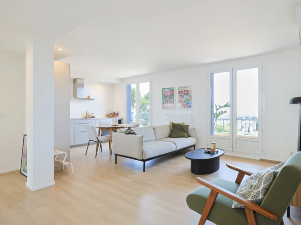 Appartement T4 rénové de 76m² avec vue panoramique à La Farlède