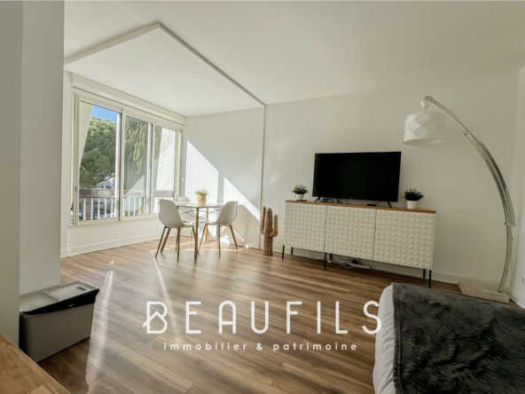 Appartement rénové de 25,65m² avec loggia et parking à La Grande Motte - Centre-ville