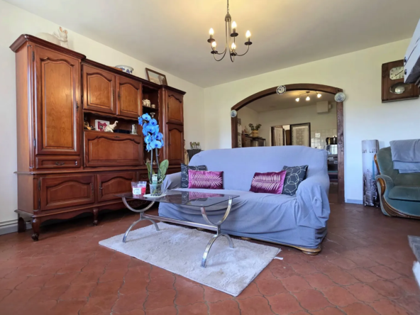 Maison de village avec garage, terrasse et accès rivière dans le Gers