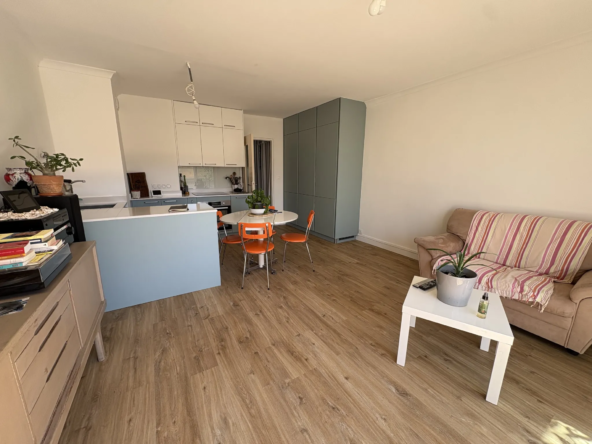 Appartement T3 rénové à vendre à Sete, quartier Victor Hugo, lumineux et avec loggia