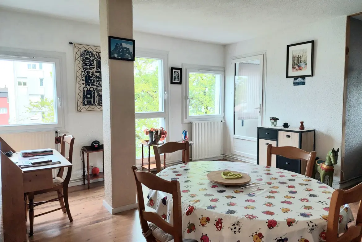 Appartement T3 lumineux de 83 m² avec terrasse, loggias, garage à Pau 