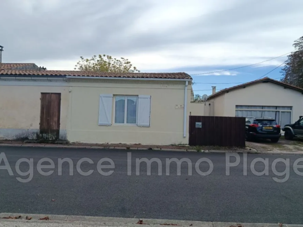 Maison de village rénovée de 55 m² à Jau-Dignac-et-Loirac avec terrasse