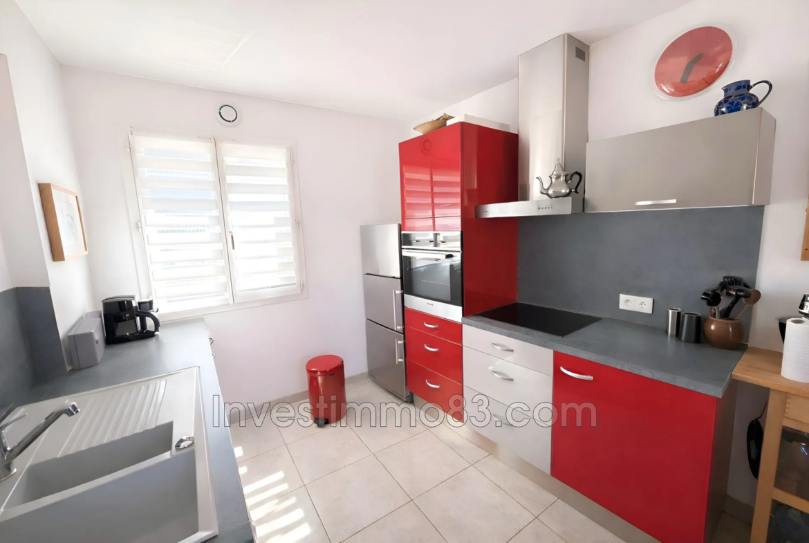 Appartement lumineux de 64 m² avec balcon et garage à Rousset, proche village 