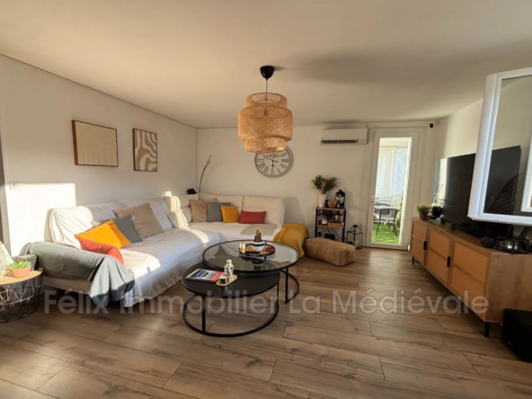 Appartement rénové de 4 pièces à Sarlat-la-Canéda avec garage et terrasse