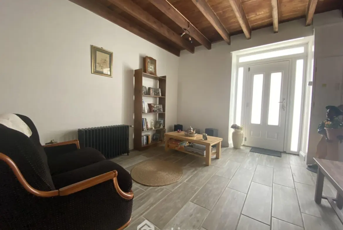 Charmante maison en pierre rénovée avec dépendance à La Jaudonnière (85110) 