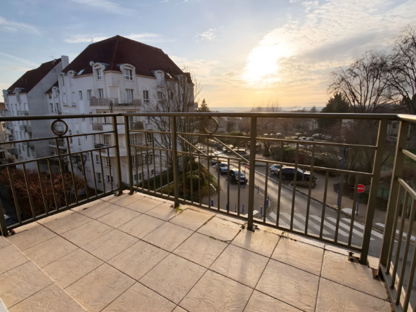 Appartement T4 avec 3 chambres, terrasse et box à Cormeilles-en-Parisis