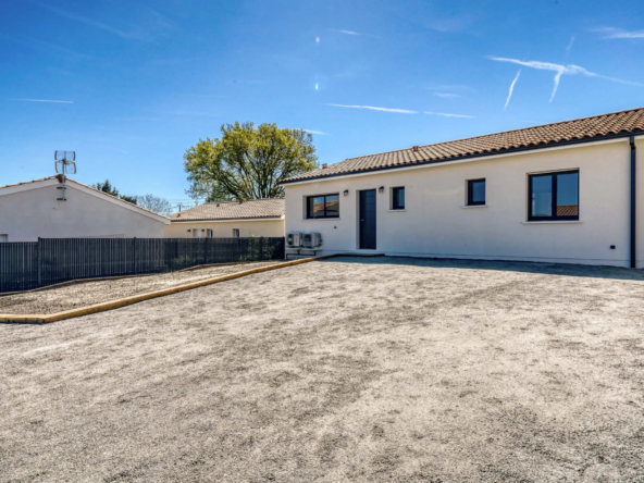 Maison neuve de 90 m² avec terrasse et parking à Montlieu-la-Garde