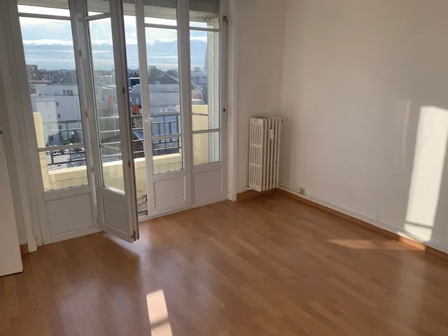 Appartement T3 avec Balcon à Lille, Résidence Ancienne et Calme 