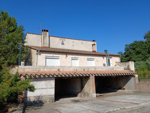Villa traditionnelle 4 faces avec jardin et parking à Céret