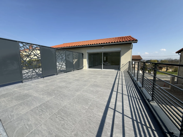 Villa neuve à vendre à Communay proche Lyon avec vue dégagée et prestations haut de gamme