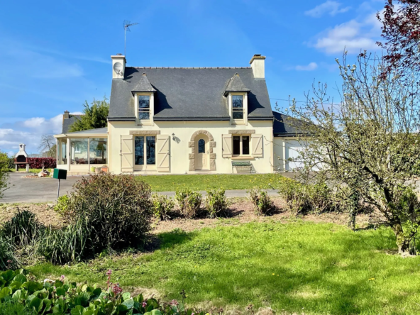 Maison traditionnelle à Goudelin avec grand jardin et potentiel d'aménagement