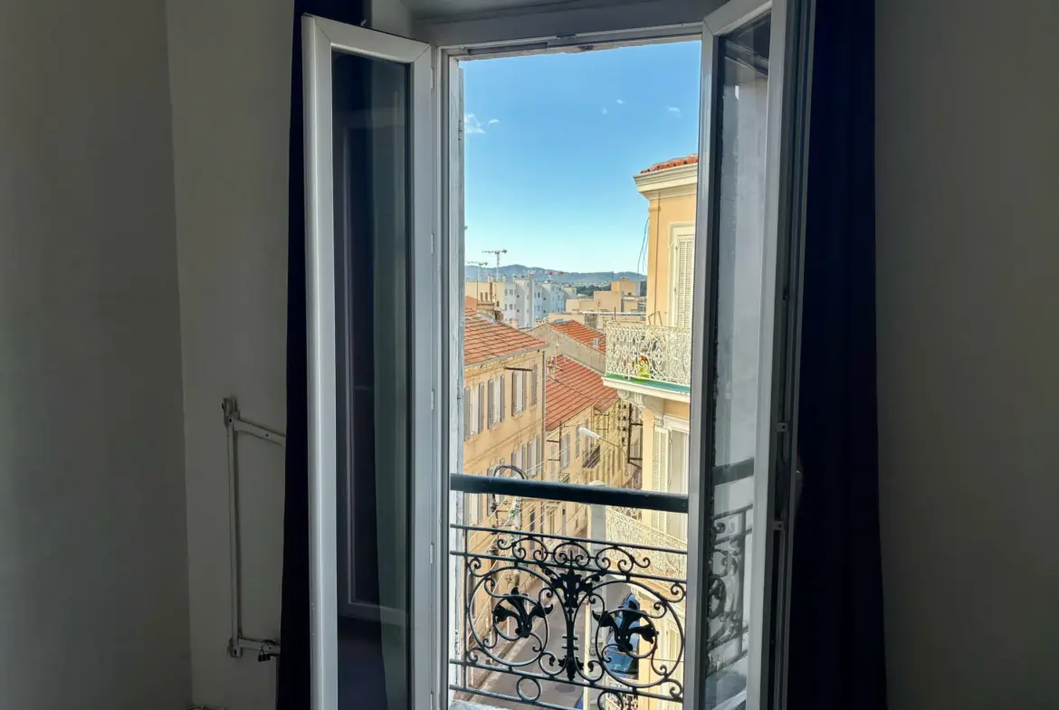 Studio de 24 m² à Toulon Saint-Roch, parfait pour investissement ou premier achat 