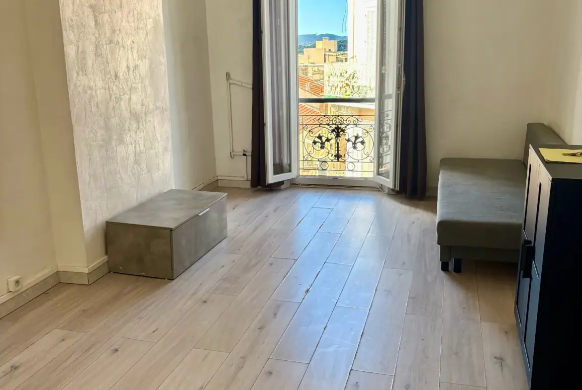 Studio de 24 m² à Toulon Saint-Roch, parfait pour investissement ou premier achat 
